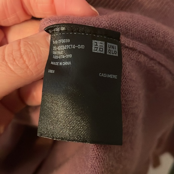 100% CASHMERE WOMENS UNIQLO UNIQUE BEAUTIFUL PURPLE SWEATER SIZE LARGE - Picture 4 of 8